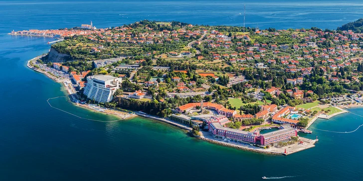 5* dovolenka v Slovinsku: hotel v Portoroži pri pláži, polpenzia a vstup do aquaparku
