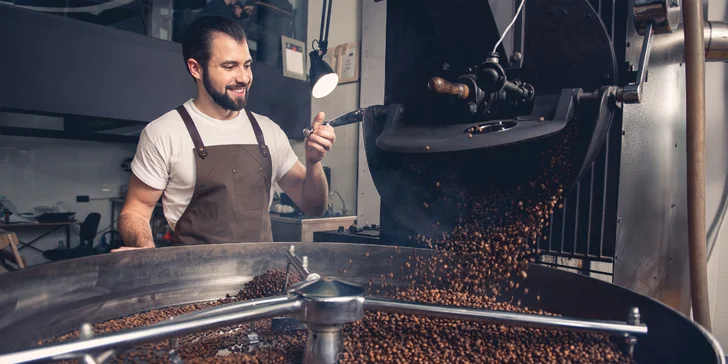 Zažite jedinečný deň v pražiarni kávy na seminári ROAST DAY