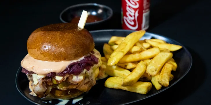 MANNO: Špeciality z hovädzích rebier alebo double cheese & bacon burger - donáška v cene