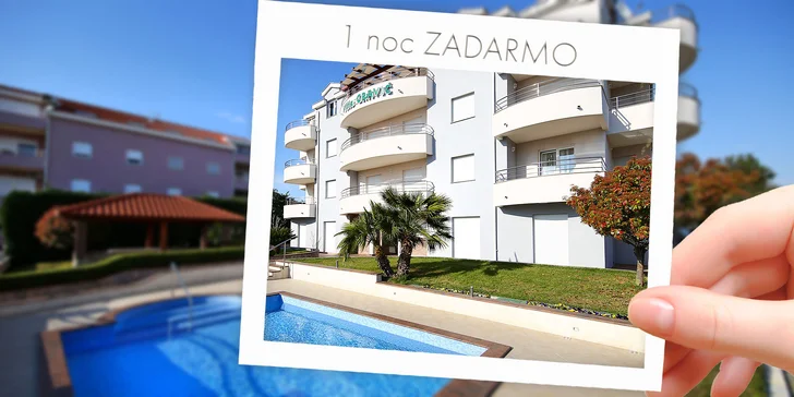 🌞 KÚP teraz, využi v LETE: Penzión v Zadare kúsok od mora s kuchynkou a vonkajším bazénom