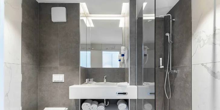 Luxusný hotel: izba s balkónom, raňajky, neobmedzený wellness