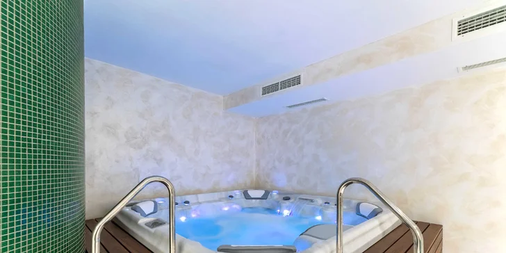 Luxusný hotel: izba s balkónom, raňajky, neobmedzený wellness
