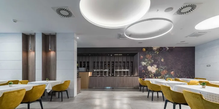 Luxusný hotel: izba s balkónom, raňajky, neobmedzený wellness