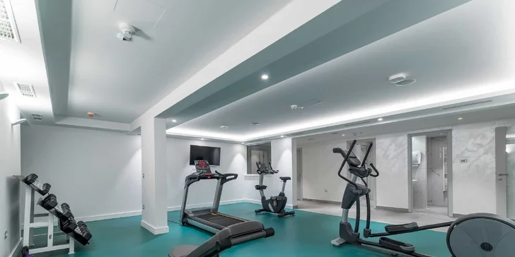 Luxusný hotel: izba s balkónom, raňajky, neobmedzený wellness