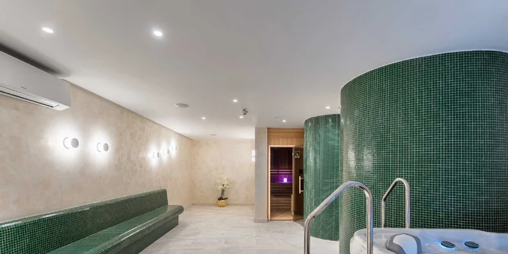 Luxusný hotel: izba s balkónom, raňajky, neobmedzený wellness