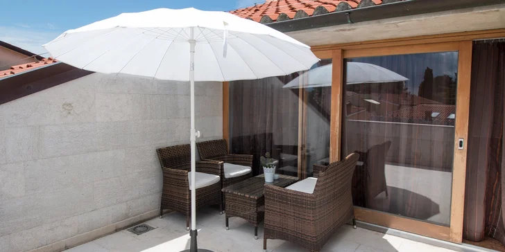 Dovolenka v Chorvátsku: 4* hotel v Novigrade iba 80 m od pláže, bohaté bufetové raňajky