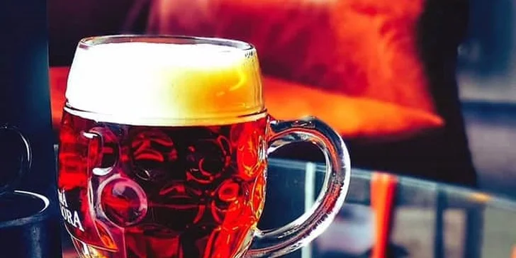 Raňajky s kávou, čerstvá ovocná limonáda, čapované pivo a chrumkavý toast