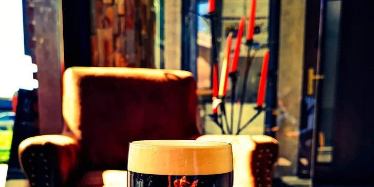 Raňajky s kávou, čerstvá ovocná limonáda, čapované pivo a chrumkavý toast
