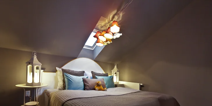 Letný pobyt v Prahe: moderný apartmán s kuchynkou a fľašou Prosecca