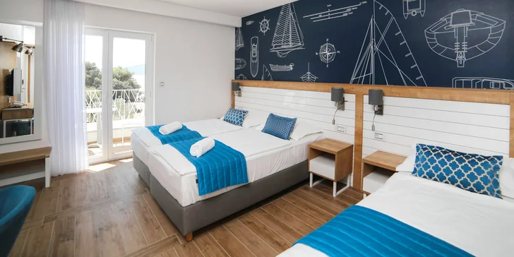 Pohodová dovolenka v chorvátskom Drveniku: moderný hotel 50 m od pláže a polpenzia