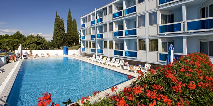 3* Hotel Plavi Plava Laguna pre dve osoby s raňajkami, bazénom a miniclubom pre deti