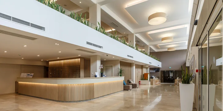3* Hotel Plavi Plava Laguna pre dve osoby s raňajkami, bazénom a miniclubom pre deti