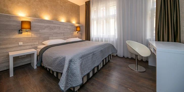 Romantický pobyt v centre Prahy: moderný apartmán so samostatnou spálňou a fľašou vína