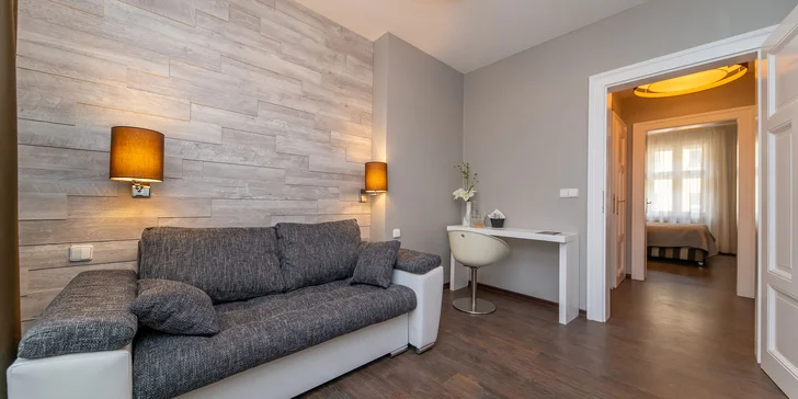 Romantický pobyt v centre Prahy: moderný apartmán so samostatnou spálňou a fľašou vína