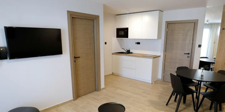 Moderné apartmány a štúdiá na Makarskej riviére: pobyt s raňajkami