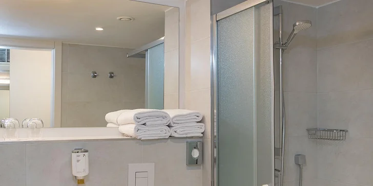 4* all inclusive pobyt na ostrove Krk: hotel pri mori, bazény, animácie a vstup do akvária