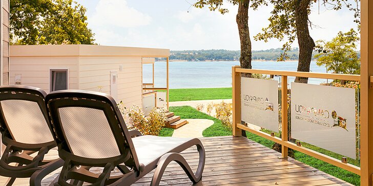 Mobilné domčeky na Istrii až pre 5 osôb s terasou a vonkajším bazénom