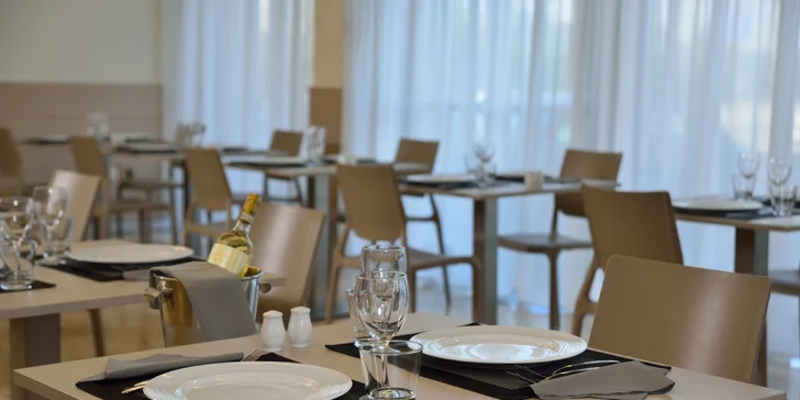 Dovolenka v talianskom Riccione: 4* hotel s raňajkami, bazénom a saunou, 150 m od pláže