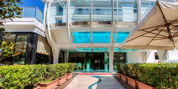 Dovolenka v talianskom Riccione: 4* hotel s raňajkami, bazénom a saunou, 150 m od pláže