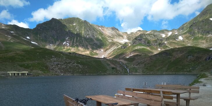 Pobyt so stravou a neobmedzeným wellness v srdci rakúskych Álp: útulný hotel s prekrásnymi výhľadmi na hory