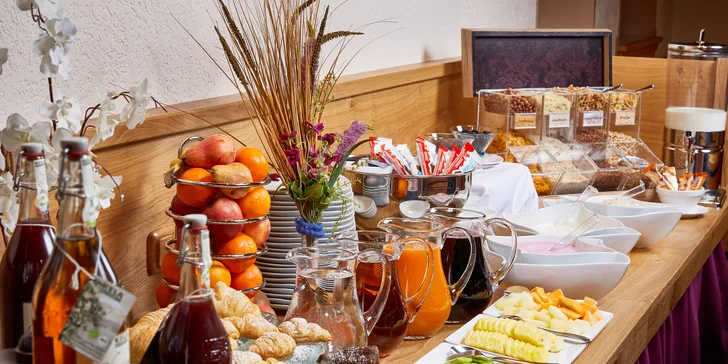 Pobyt so stravou a neobmedzeným wellness v srdci rakúskych Álp: útulný hotel s prekrásnymi výhľadmi na hory
