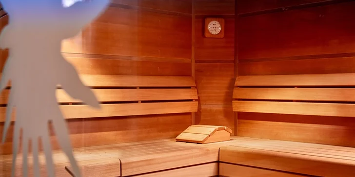Pobyt so stravou a neobmedzeným wellness v srdci rakúskych Álp: útulný hotel s prekrásnymi výhľadmi na hory
