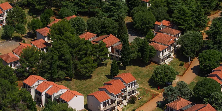 Apartmány v Istrii: ubytovanie na pláži, bazény a multifunkčné ihriská