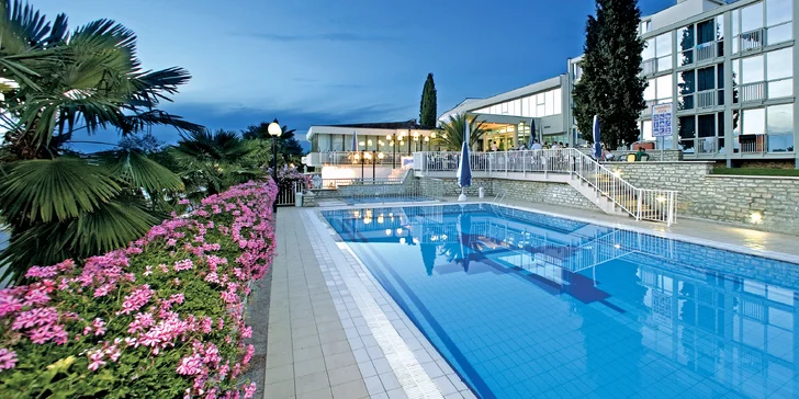 Chorvátska Istria: 3* hotel v meste Poreč iba 50 m od pláže, bazén a all inclusive