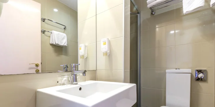 Chorvátska Istria: 3* hotel v meste Poreč iba 50 m od pláže, bazén a all inclusive
