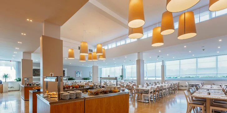 Chorvátska Istria: 3* hotel v meste Poreč iba 50 m od pláže, bazén a all inclusive