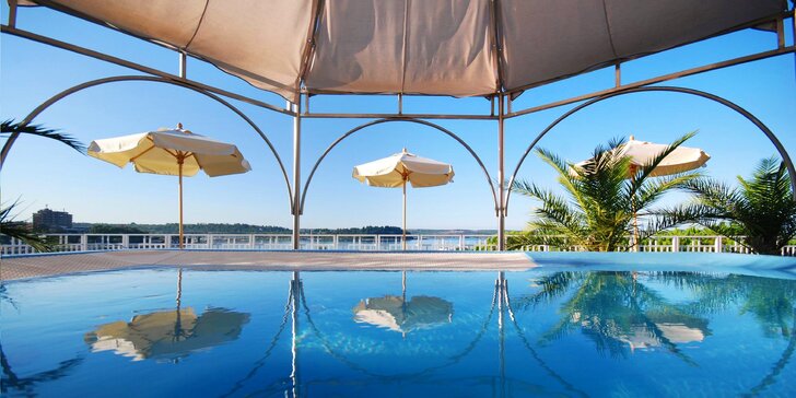 Dovolenka v Portoroži: 4* hotel pri mori s raňajkami či polpenziou a bazénmi