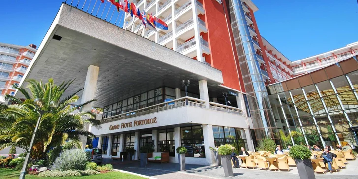 Dovolenka v Portoroži: 4* hotel pri mori s raňajkami či polpenziou a bazénmi