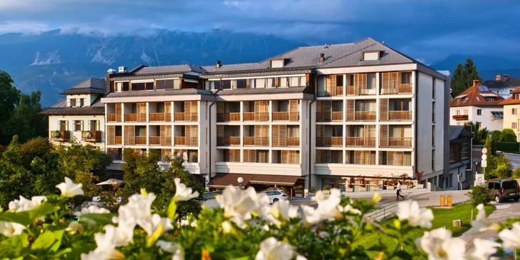 Dovolenka pri slovinskom jazere Bled: 4* hotel, bohaté raňajky a neobmedzený vstup do wellness