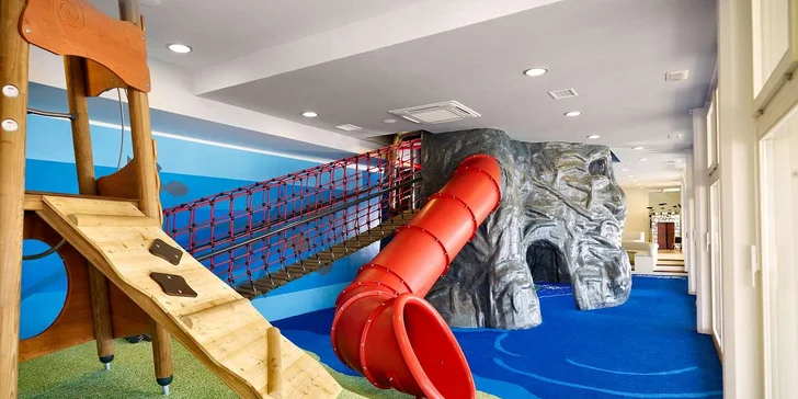4* apartmánový rezort v letovisku Pula: 200 m od pláže, bazén, tobogán