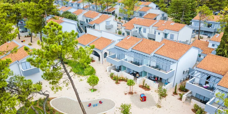 Prázdninový areál v Chorvátsku: štúdio či apartmán pre 4 osoby, pláž, bazény a zábava