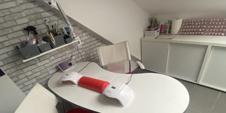 Krásne nechty na rukách i nohách – manikúra s gél lakom či gélové nechty