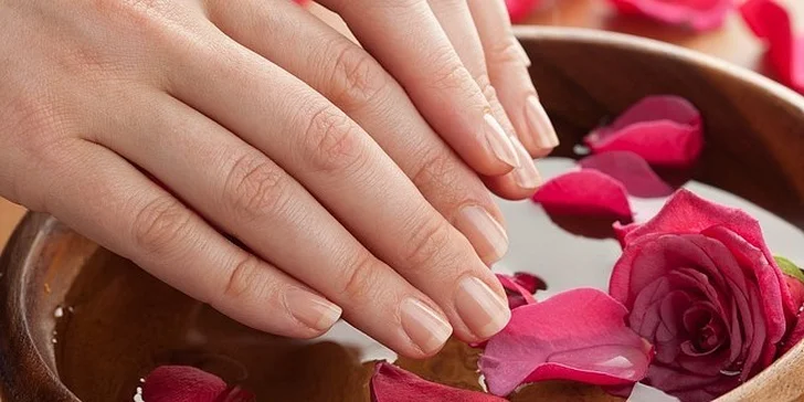 Voňavá aroma terapia na ruky a gélová modeláž nechtov