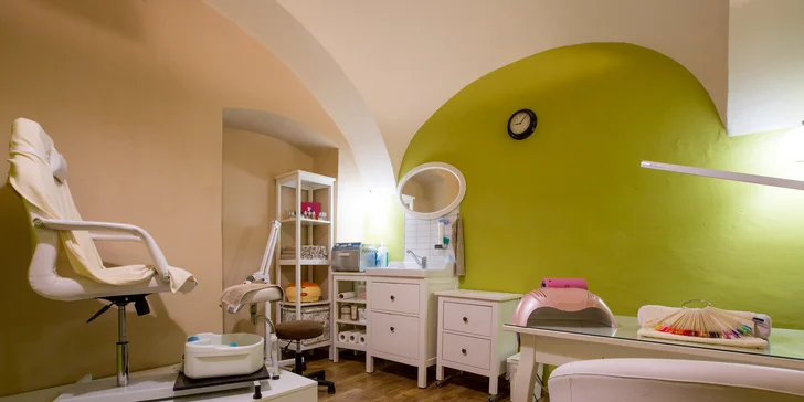 Wellness manikúra alebo pedikúra s parafínovým zábalom v Himaláj centre