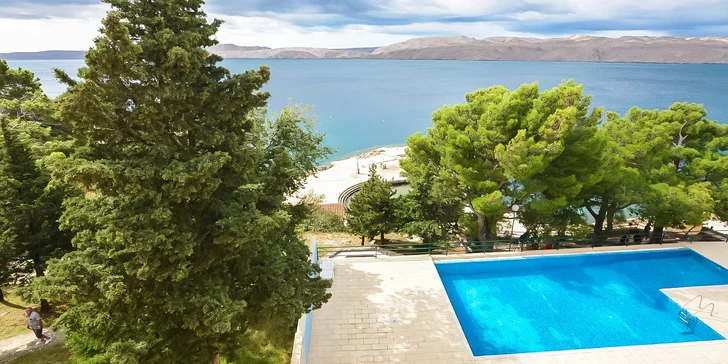 Chorvátsko all inclusive: hotel len 50 metrov od pláže, wellness a atrakcie pre deti