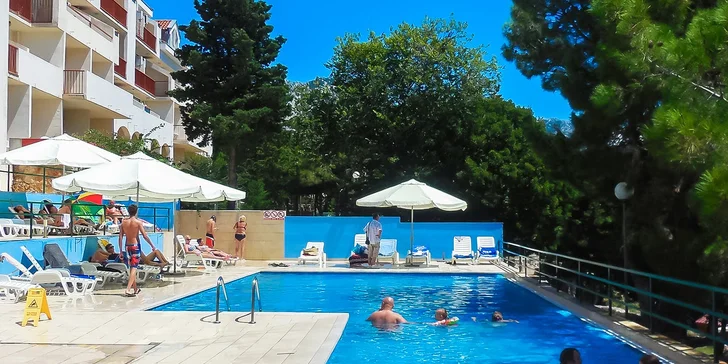 Chorvátsko all inclusive: hotel len 50 metrov od pláže, wellness a atrakcie pre deti