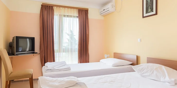 Chorvátsko all inclusive: hotel len 50 metrov od pláže, wellness a atrakcie pre deti