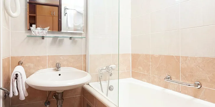 Chorvátsko all inclusive: hotel len 50 metrov od pláže, wellness a atrakcie pre deti