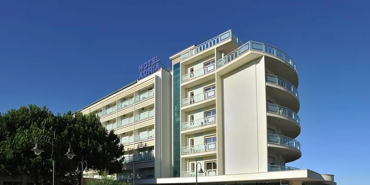 3* pobyt v Taliansku pre celú rodinu: ubytovanie s polpenziou plus, hotel priamo pri pláži