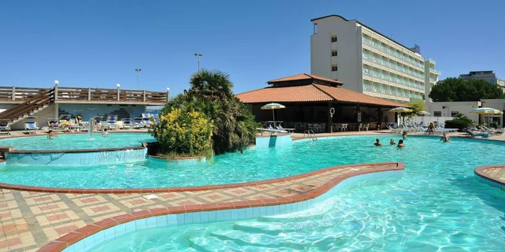 3* pobyt v Taliansku pre celú rodinu: ubytovanie s polpenziou plus, hotel priamo pri pláži