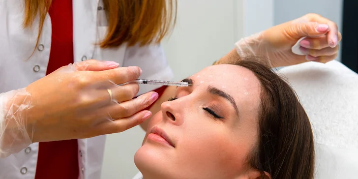 Aplikácia botoxu proti vráskam alebo poteniu v salóne Diva Beauty