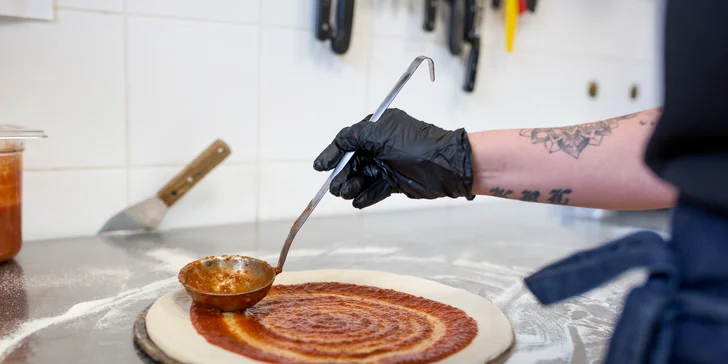 Malá alebo veľká pizza podľa vlastného výberu z Hood Food