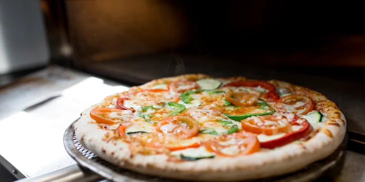 Malá alebo veľká pizza podľa vlastného výberu z Hood Food