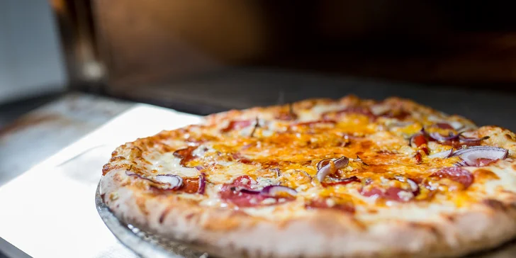 Malá alebo veľká pizza podľa vlastného výberu z Hood Food