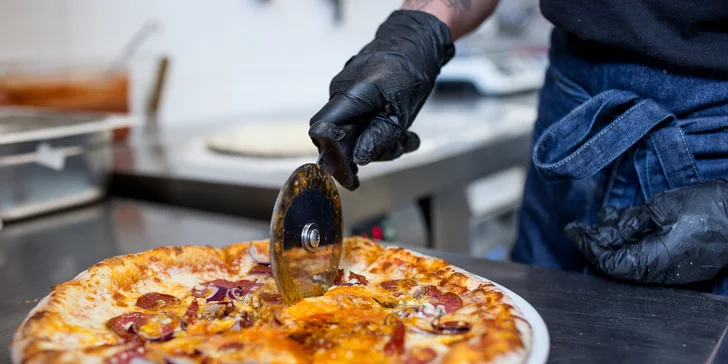 Malá alebo veľká pizza podľa vlastného výberu z Hood Food