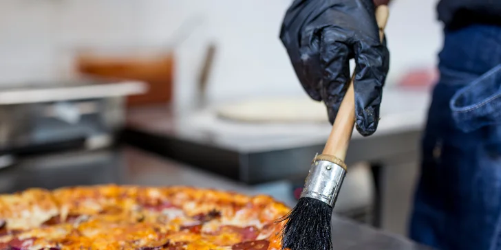 Malá alebo veľká pizza podľa vlastného výberu z Hood Food